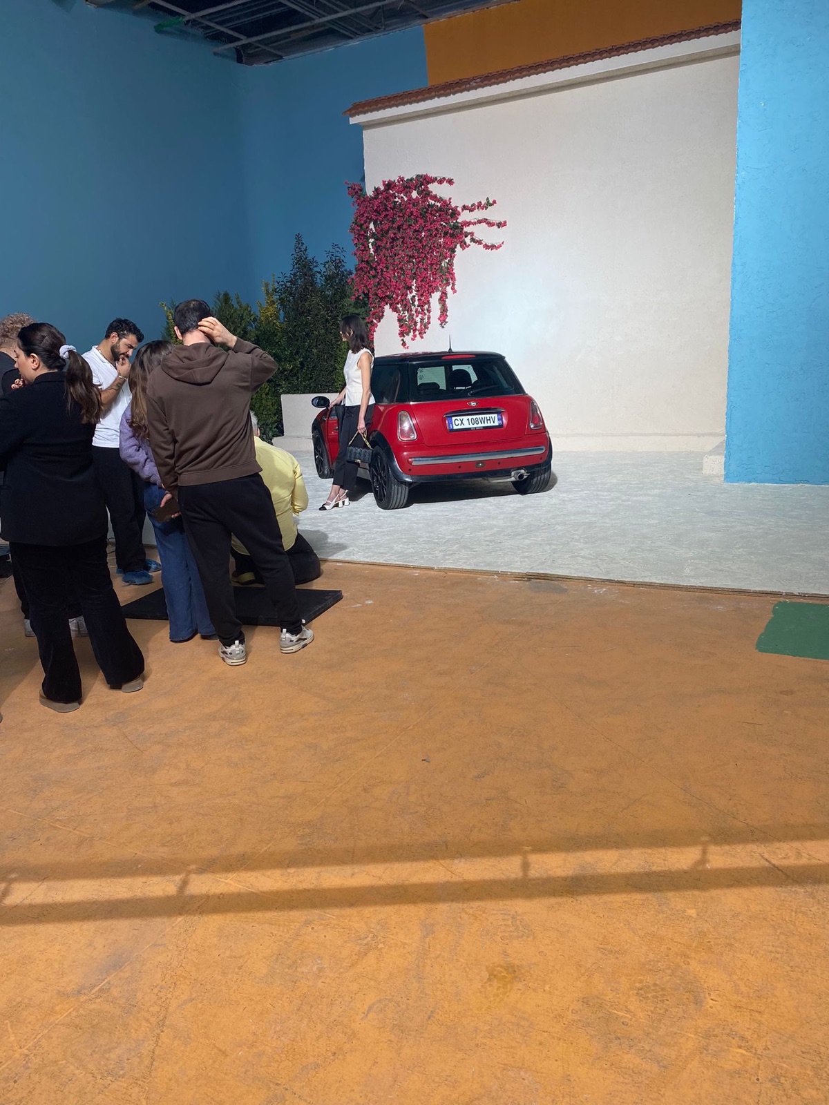 Kırmızı Mini Cooper — stüdyo reklam çekimi